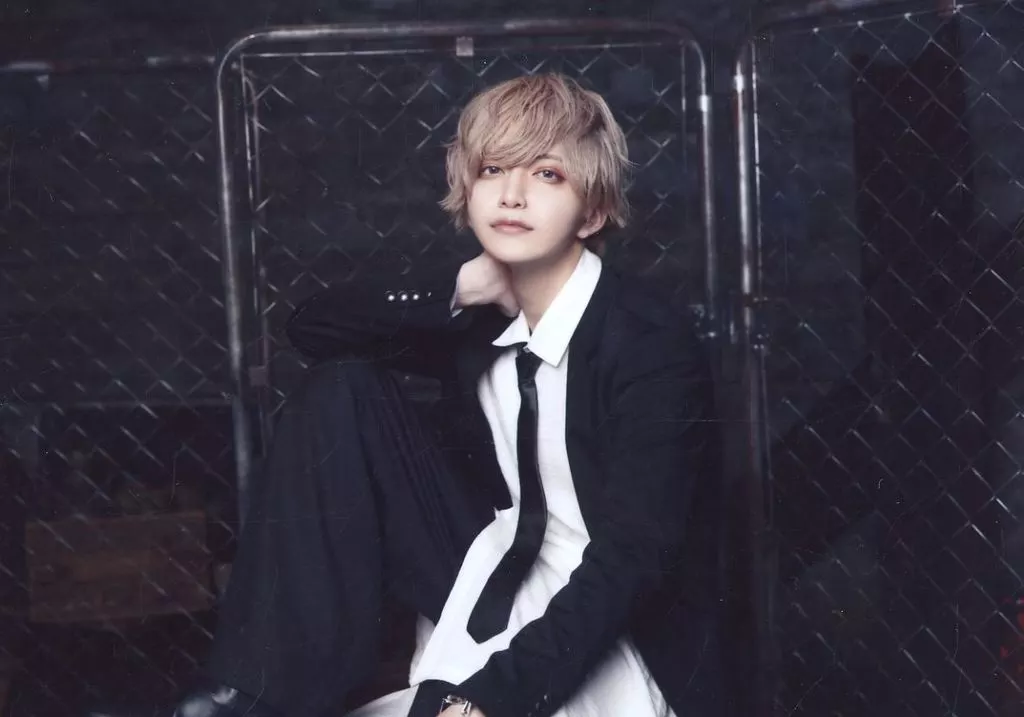 Again - Character Card - Portrait - mono palette.