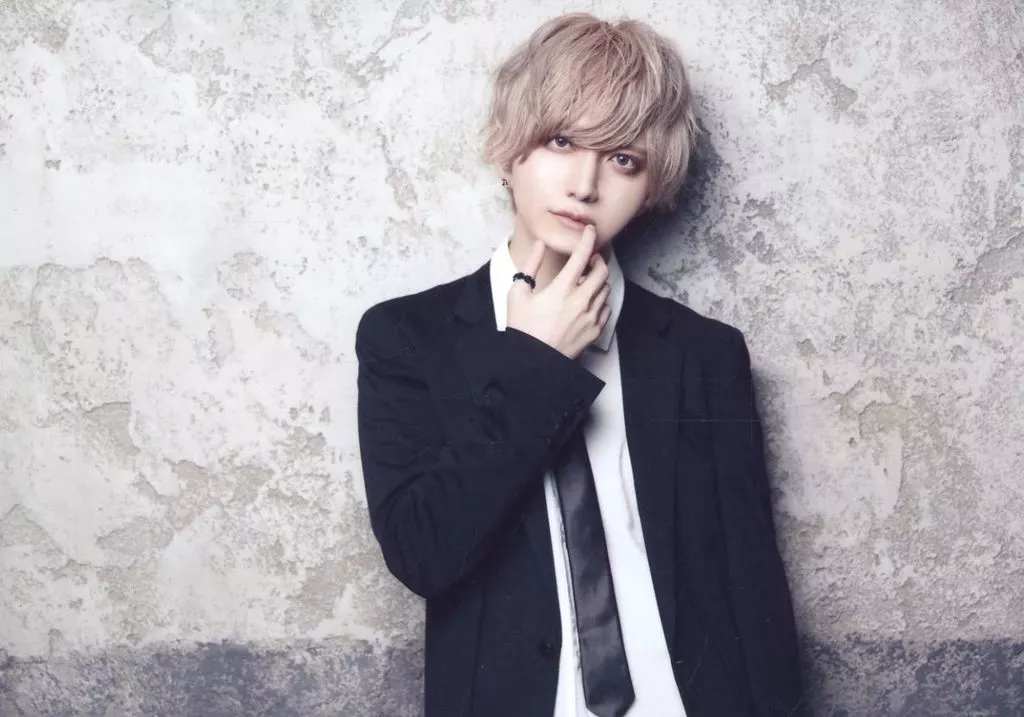 Again - Character Card - Portrait - mono palette.