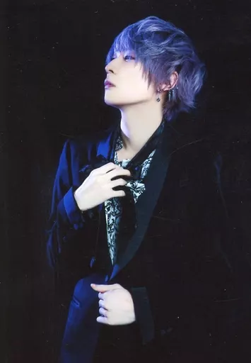 Yukimi - Character Card - Portrait - mono palette.