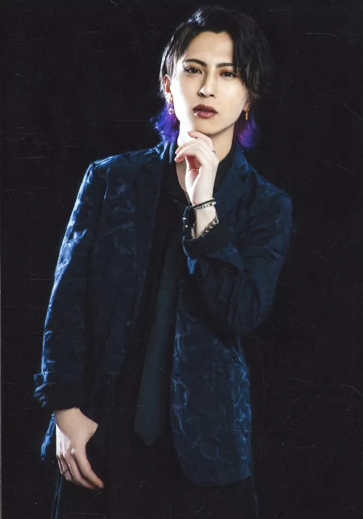 Rim - Character Card - Portrait - mono palette.