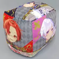 Ireisu - Cushion