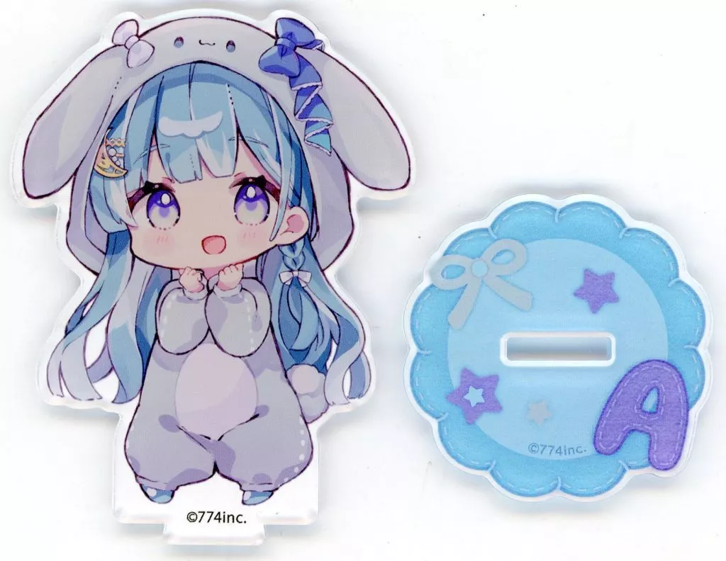 Amaui - Acrylic stand - 774 inc.