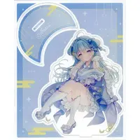 Amaui - Acrylic stand - 774 inc.