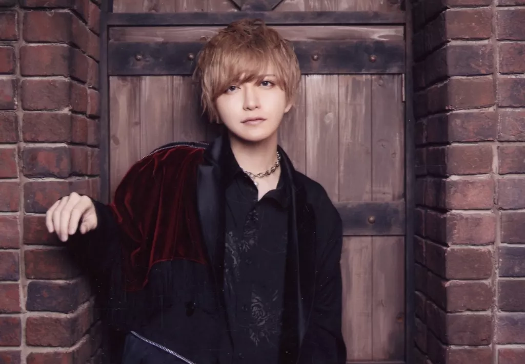 Again - Character Card - Portrait - mono palette.