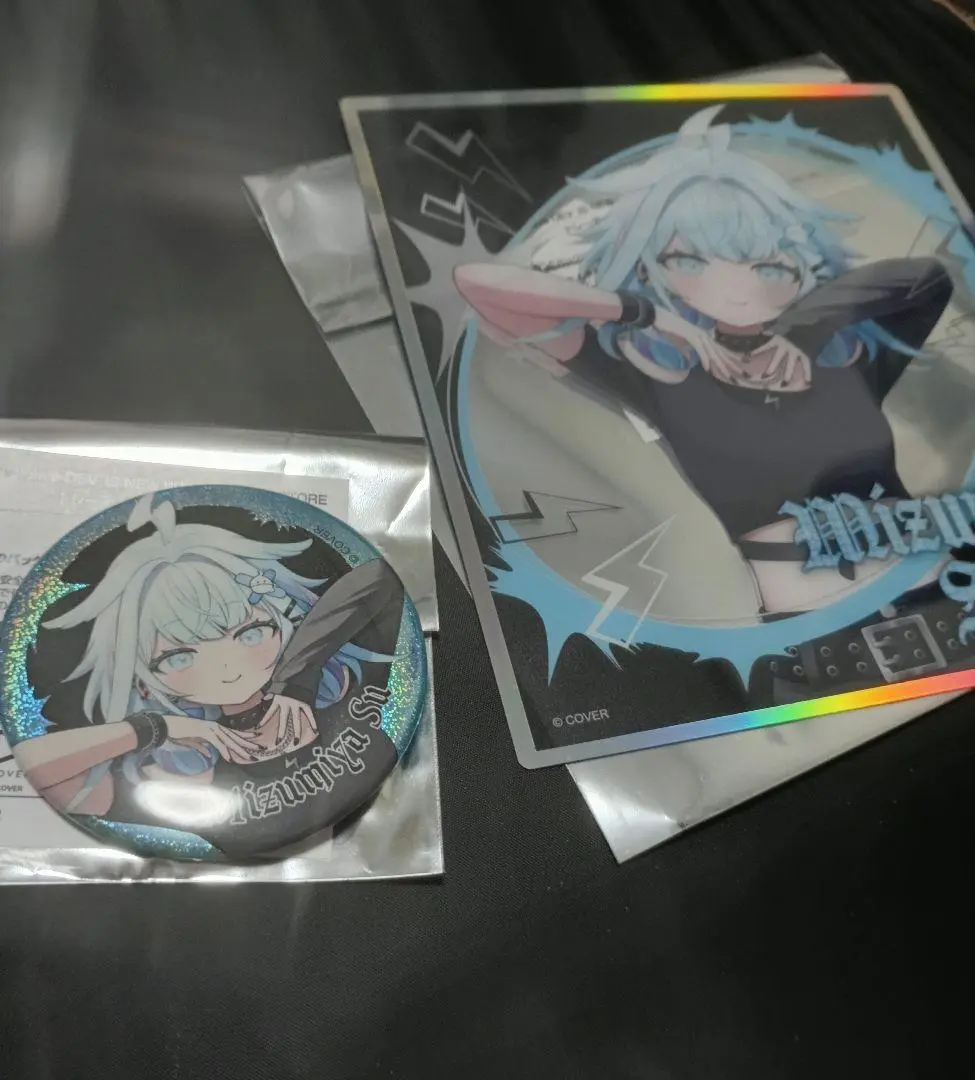 Mizumiya Su - Badge - Illustration Board - FLOW GLOW