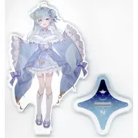 Amaui - Acrylic stand - 774 inc.