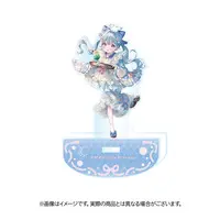 Amaui - Acrylic stand - 774 inc.